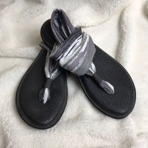 Sanuk yoga sling flip flop sandals size 5 EUC